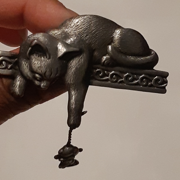 Cat And Mouse Articulated Brooch With Mouse Hanging By The Tail Silver Tone, - Picture 7 of 7